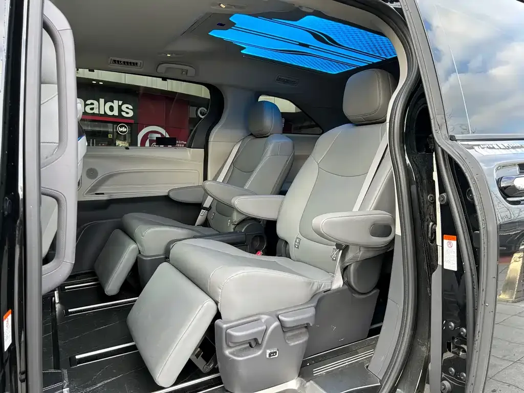 Toyota Granvia 2024 из CN, фото 6