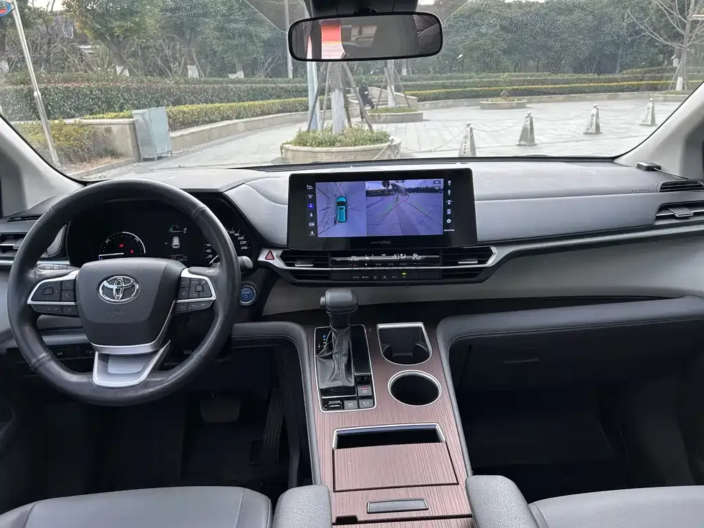 Toyota Granvia 2024 из CN, фото 7