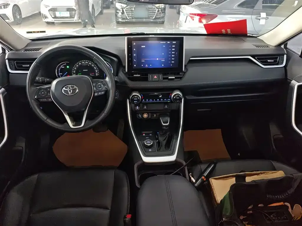 Toyota RAV4 — фото 7