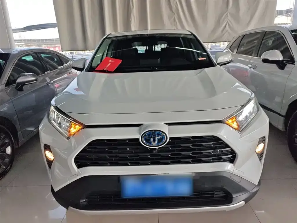 Toyota RAV4 — фото 6