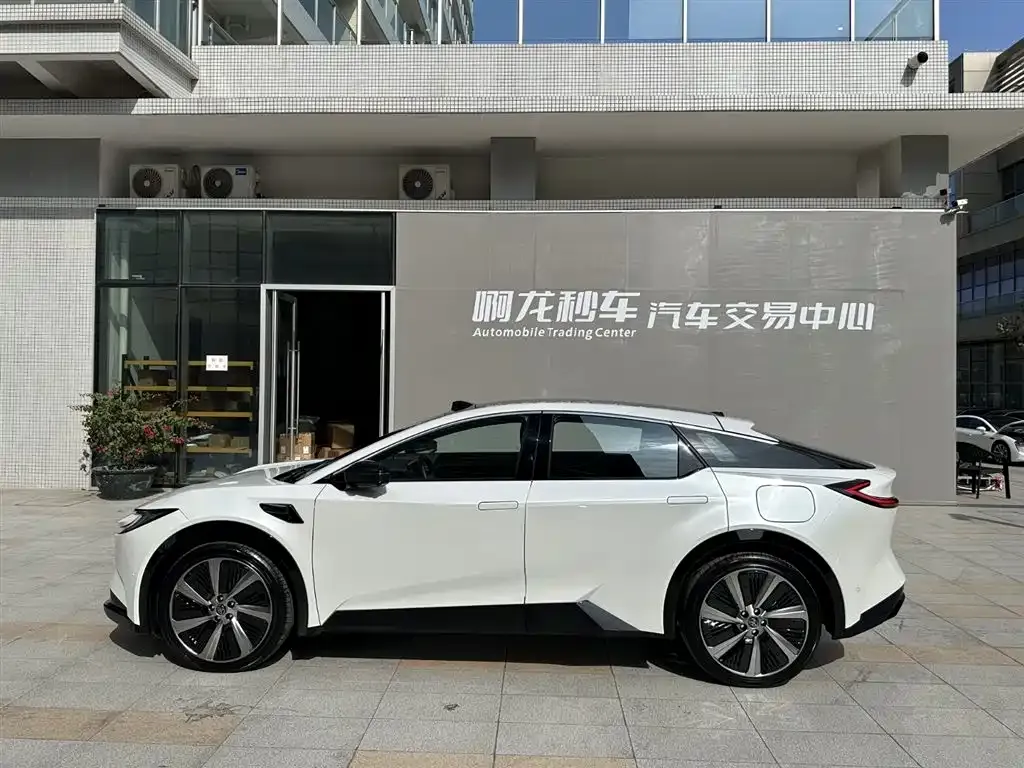 Toyota bZ5 2025 из CN, фото 2