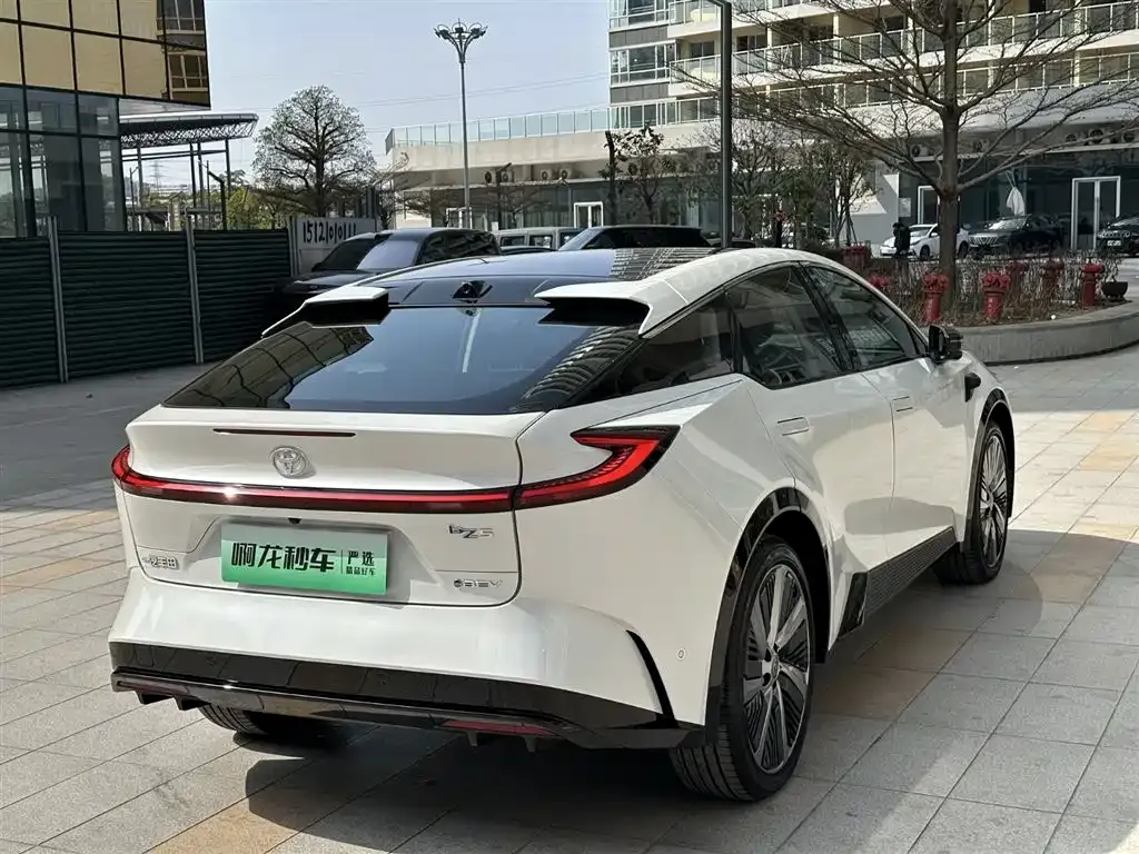 Toyota bZ5 2025 из CN, фото 10