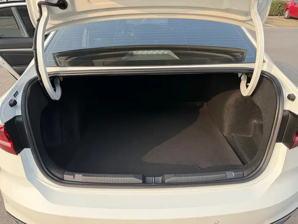 Volkswagen Lavida 2024 из CN, фото 5