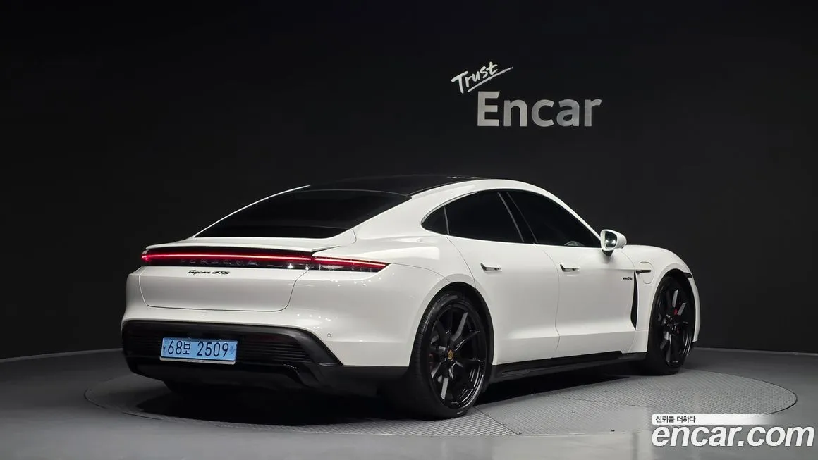 Porsche Taycan 2023 из KR, фото 2