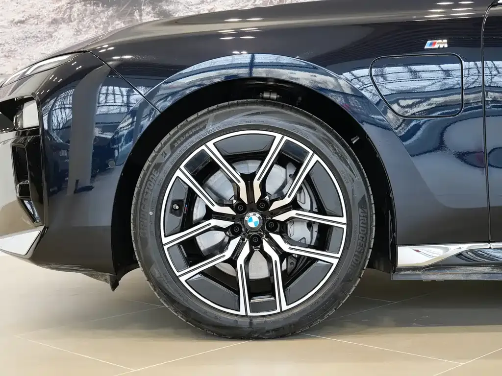 BMW 7 Series — фото 10