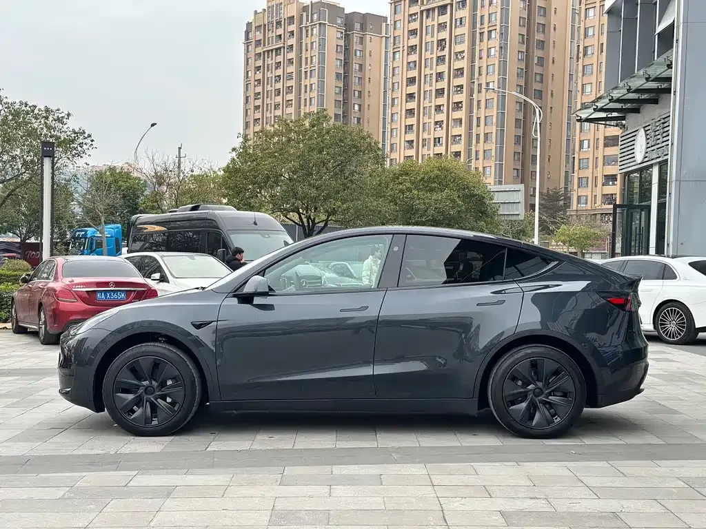 Tesla Model Y 2025 из CN, фото 5