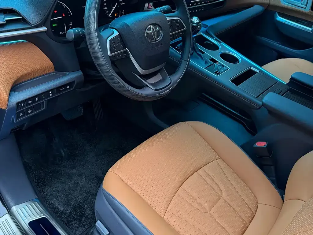 Toyota Granvia — фото 8