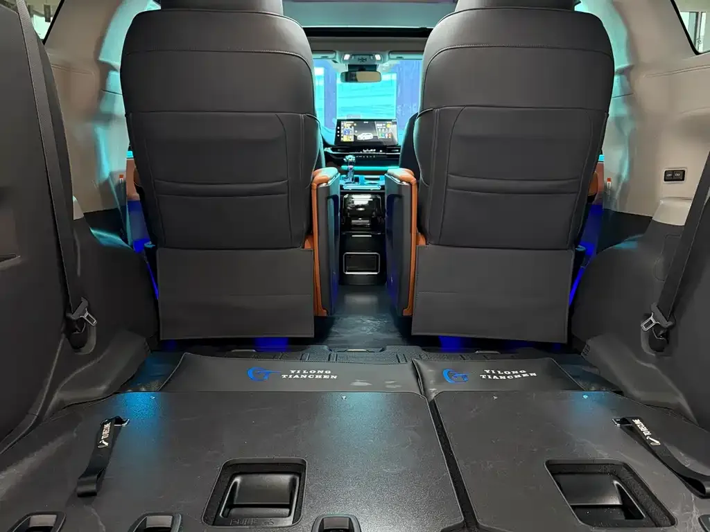 Toyota Granvia — фото 3