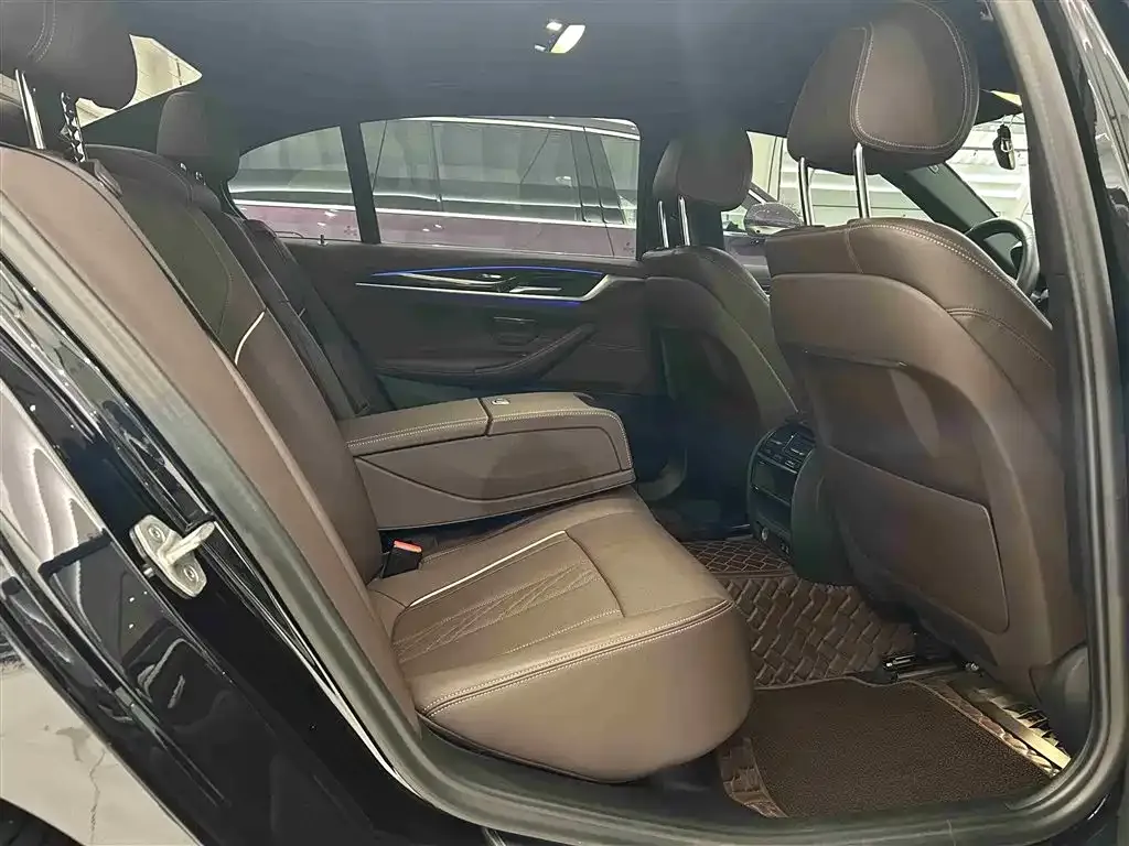BMW 5 Series 2024 из CN, фото 3