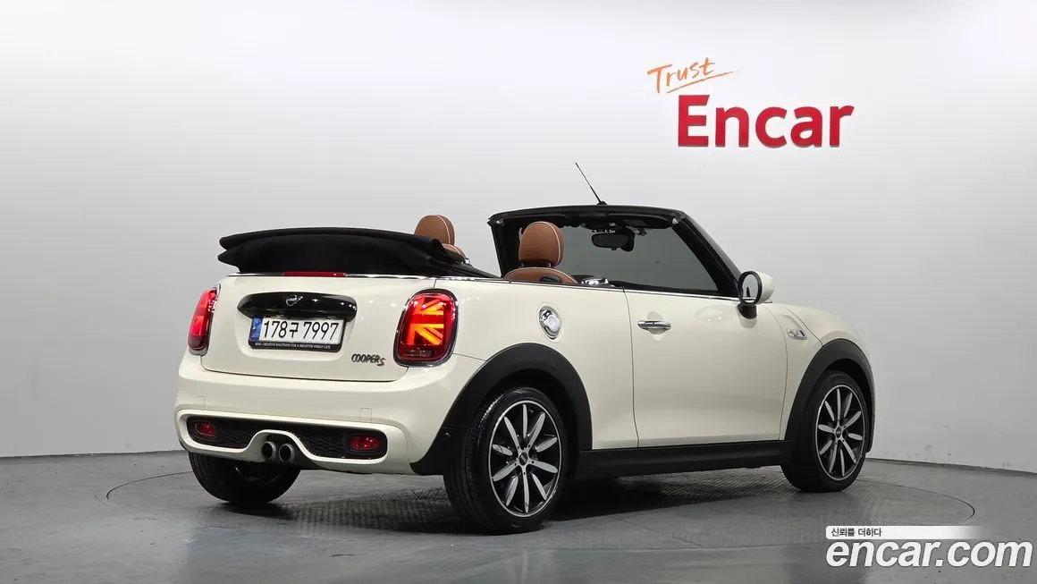 Mini Cooper Convertible 2021 из KR, фото 2