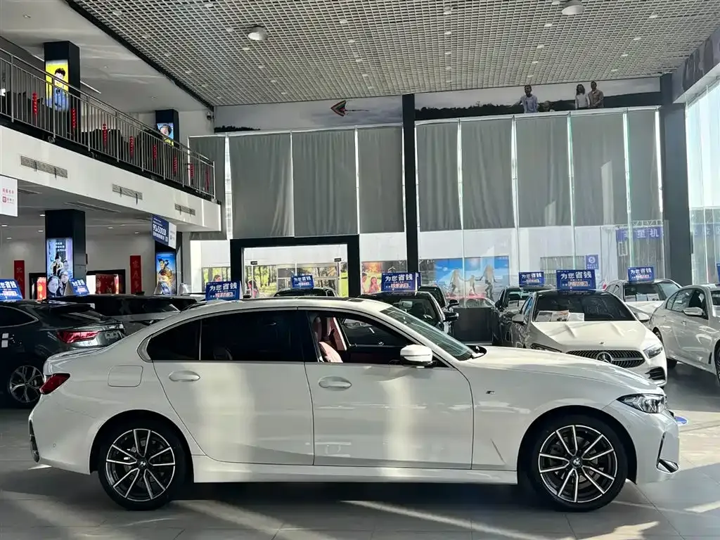 BMW 3 Series 2024 из CN, фото 2