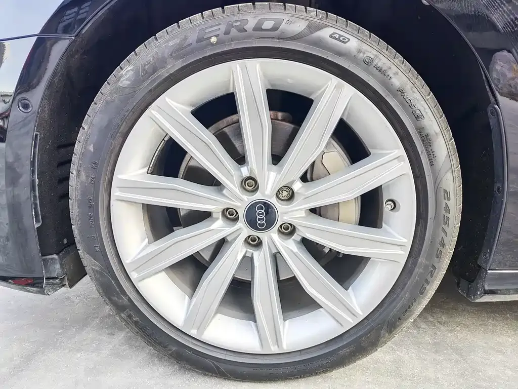Audi A6L 2023 из CN, фото 10