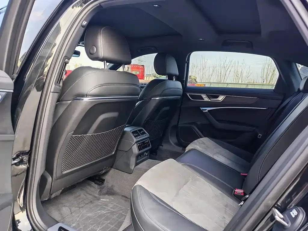 Audi A6L 2023 из CN, фото 5
