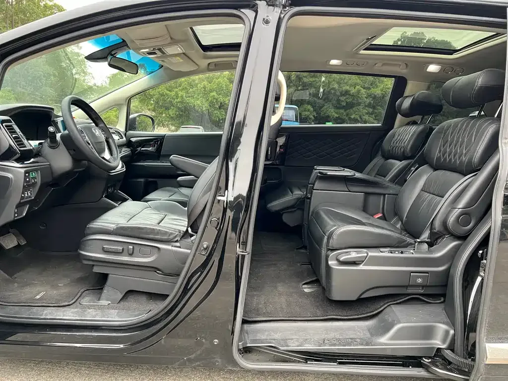 Honda Elysion 2021 из CN, фото 7