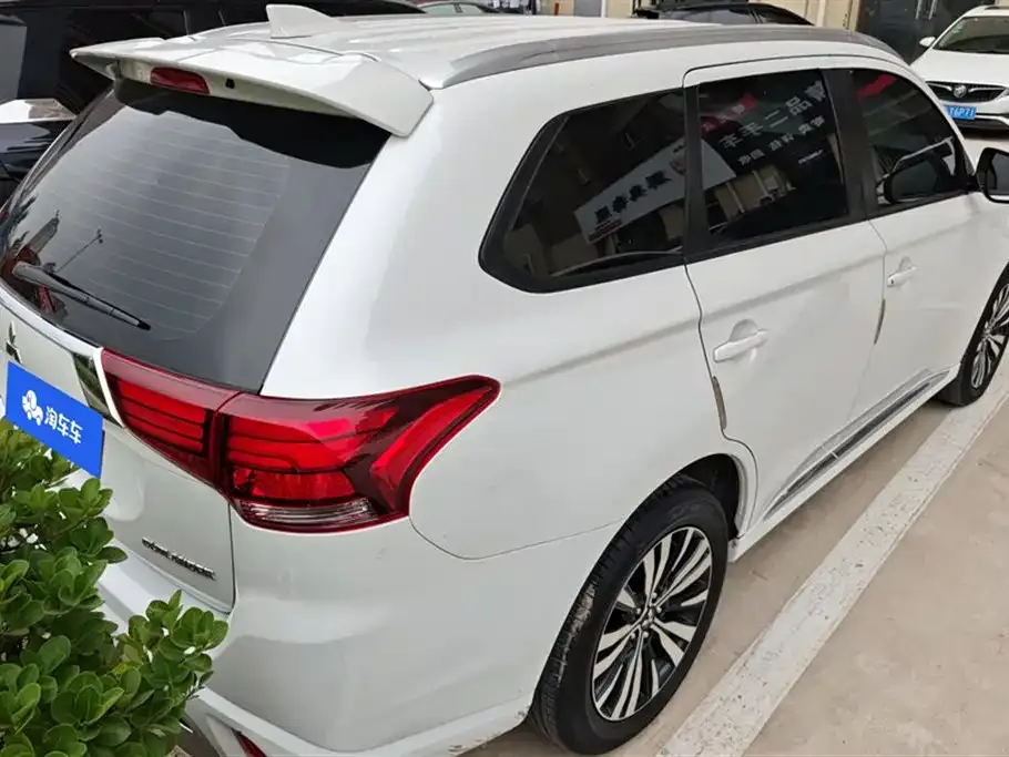 Mitsubishi Outlander 2022 из CN, фото 3