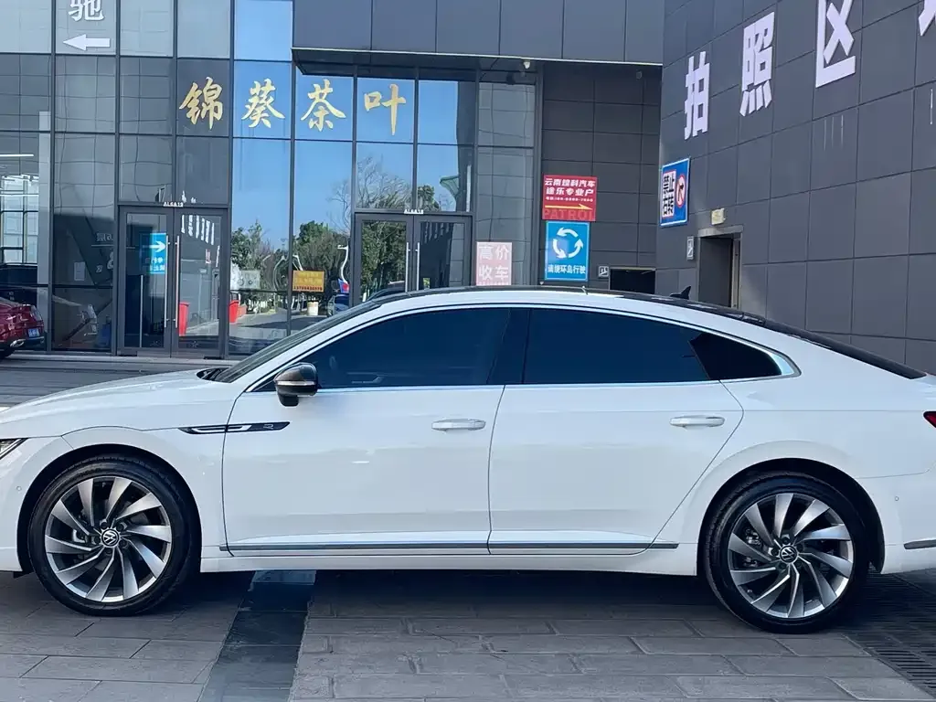 Volkswagen CC 2023 из CN, фото 2