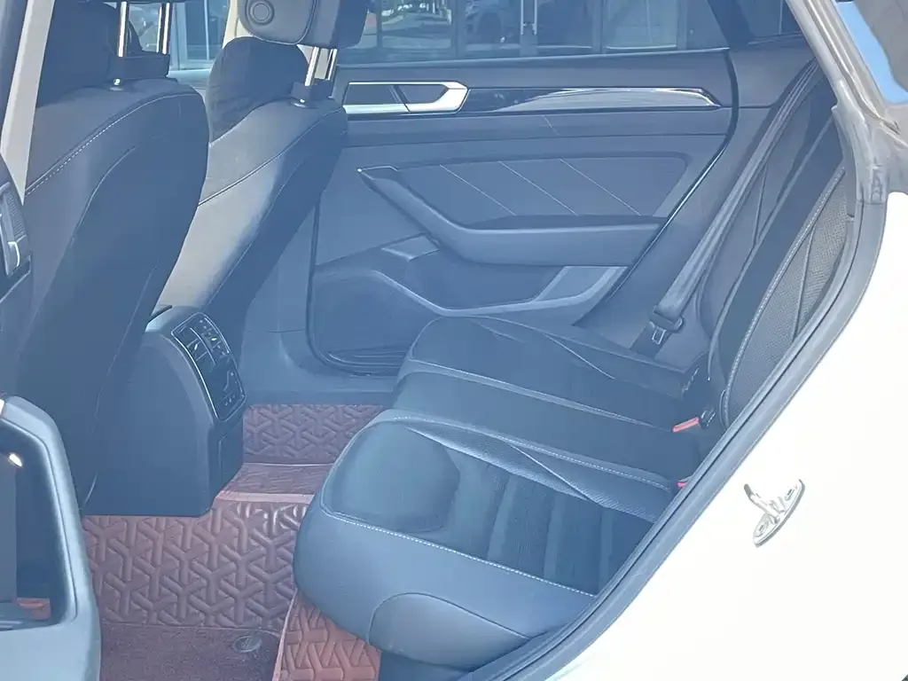 Volkswagen CC 2023 из CN, фото 4
