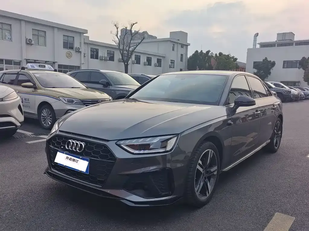 Audi A4L 2023 из CN, фото 1