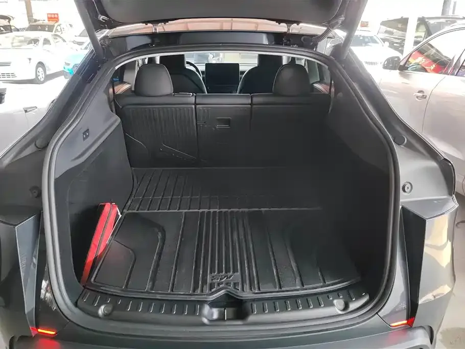 Tesla Model Y 2025 из CN, фото 5