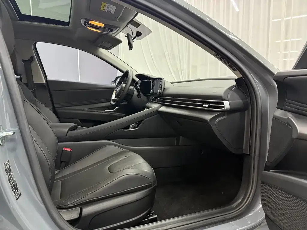 Hyundai Elantra 2022 из CN, фото 9