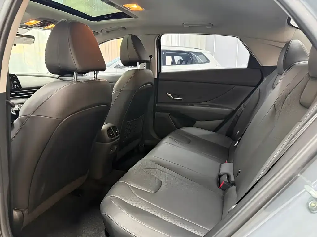 Hyundai Elantra 2022 из CN, фото 4