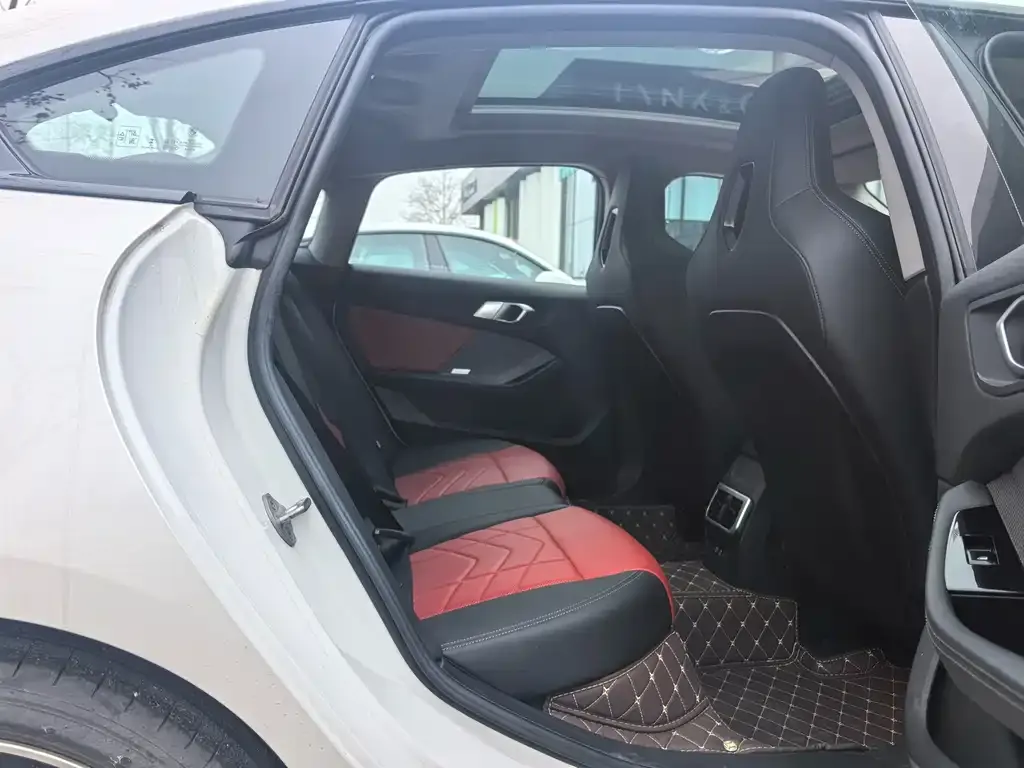 BMW 2 Series 2025 из CN, фото 2