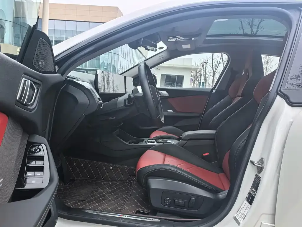 BMW 2 Series 2025 из CN, фото 7