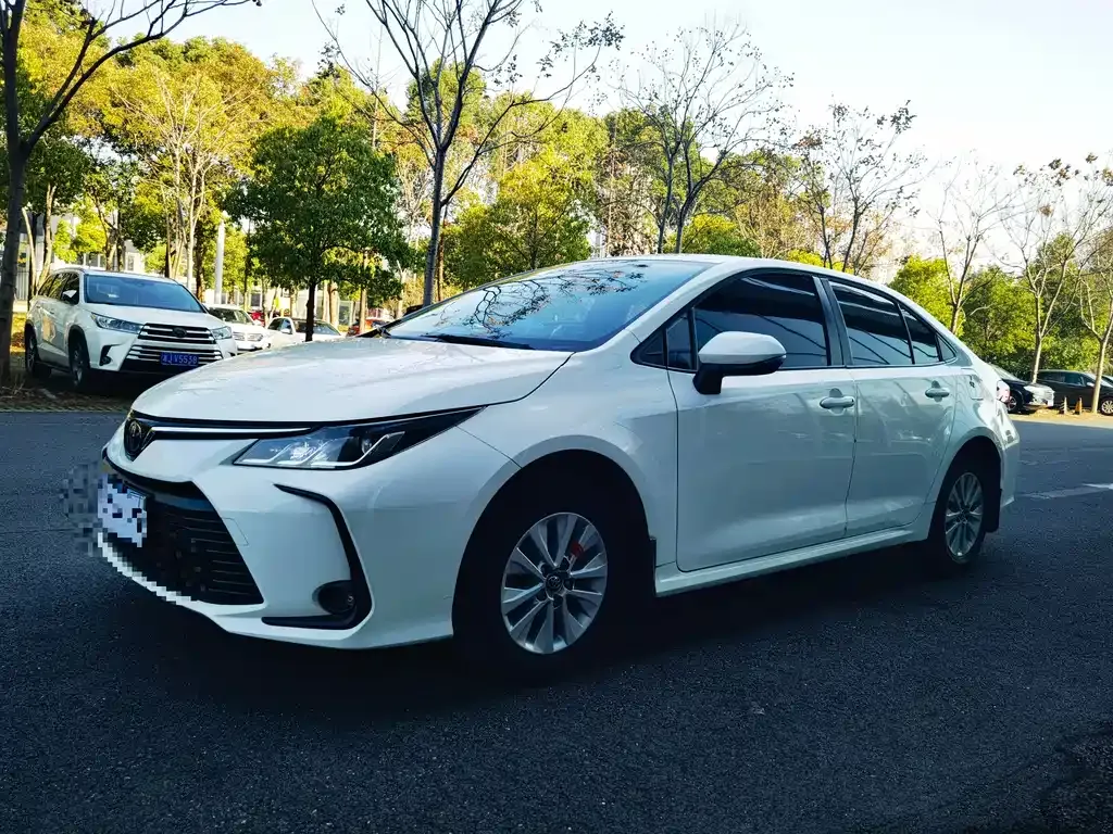 Toyota Corolla 2023 из CN, фото 1