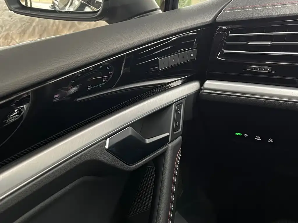 Volkswagen Touareg 2023 из CN, фото 5