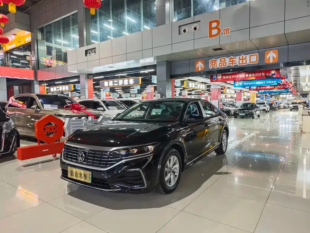 Volkswagen Passat New Energy — фото 1