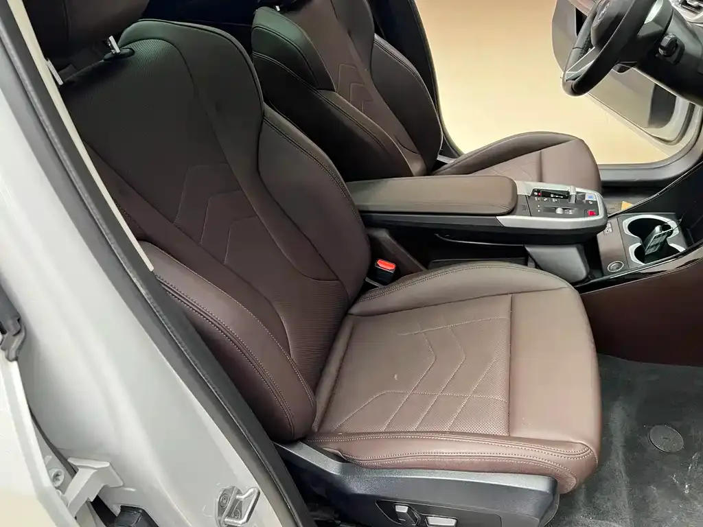 BMW iX1 2024 из CN, фото 3