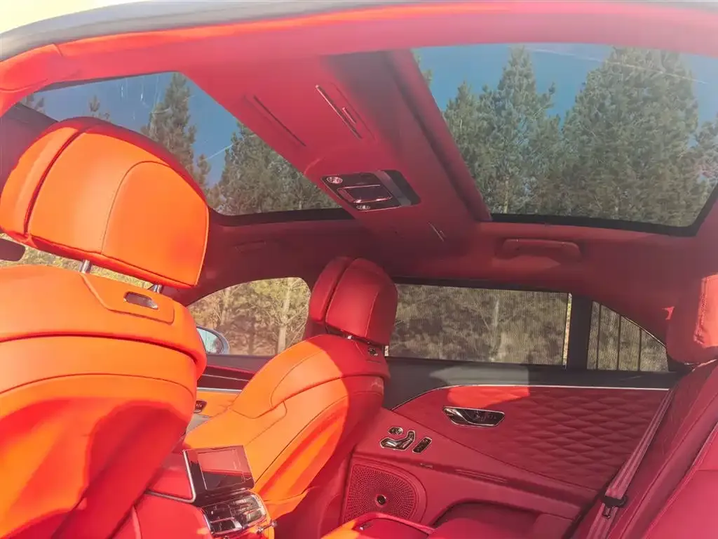 Bentley Flying Spur — фото 2