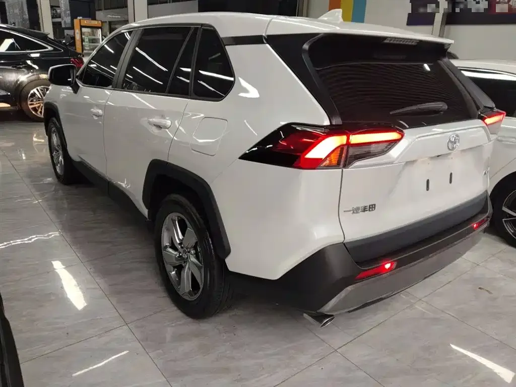Toyota RAV4 2023 из CN, фото 8