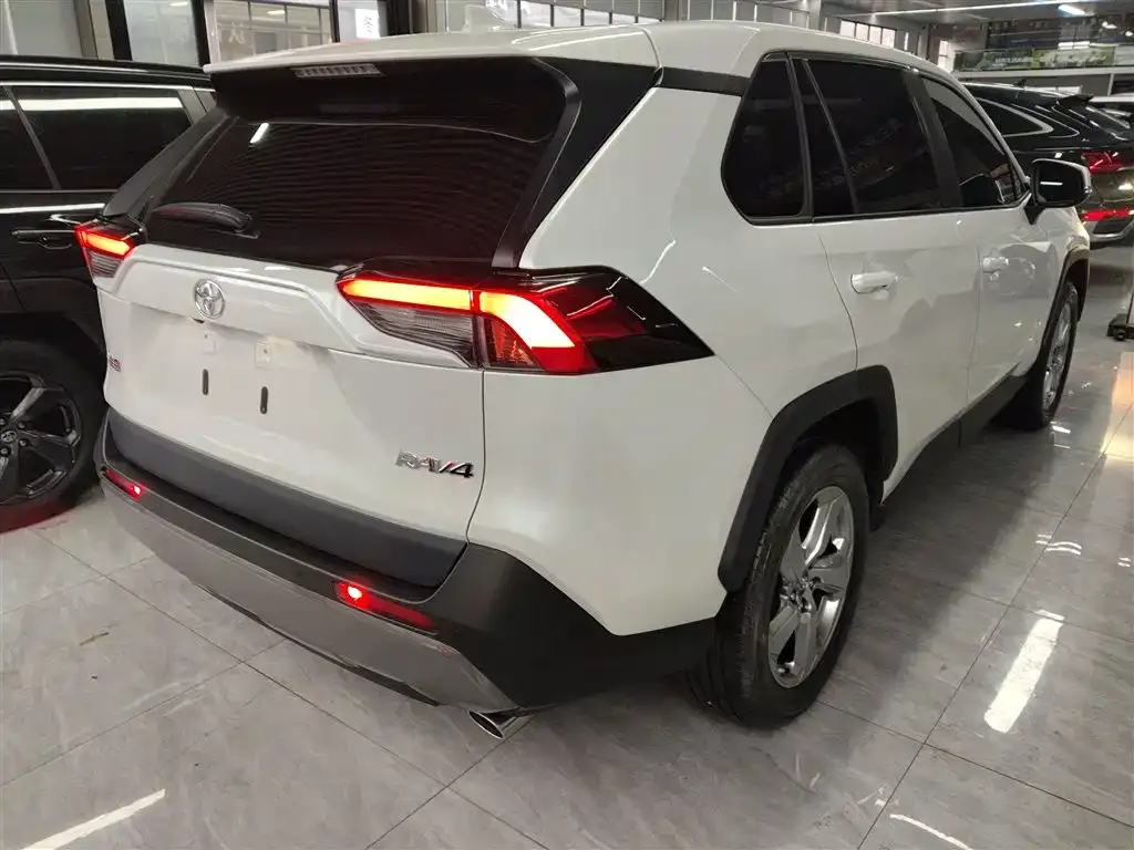 Toyota RAV4 2023 из CN, фото 5