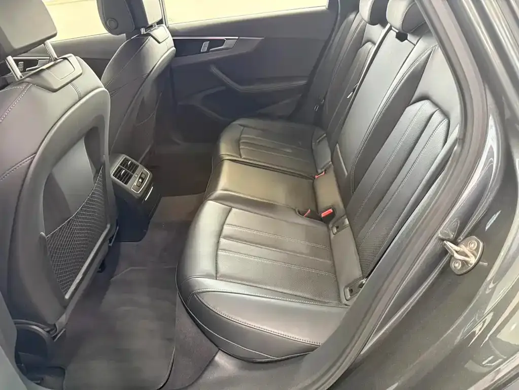 Audi A4L 2024 из CN, фото 8