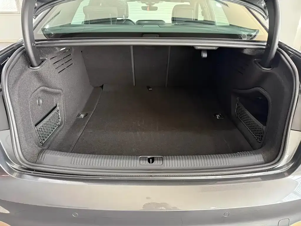 Audi A4L 2024 из CN, фото 9