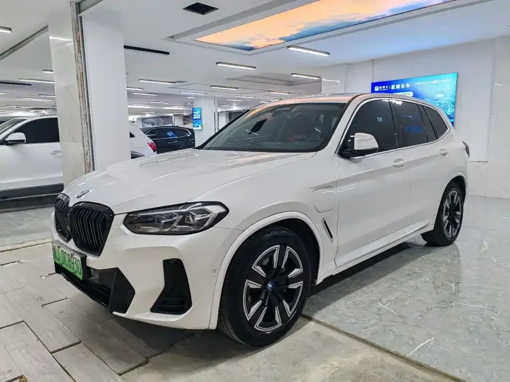 BMW iX3 — фото 1