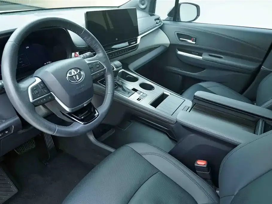 Toyota Granvia 2024 из CN, фото 10