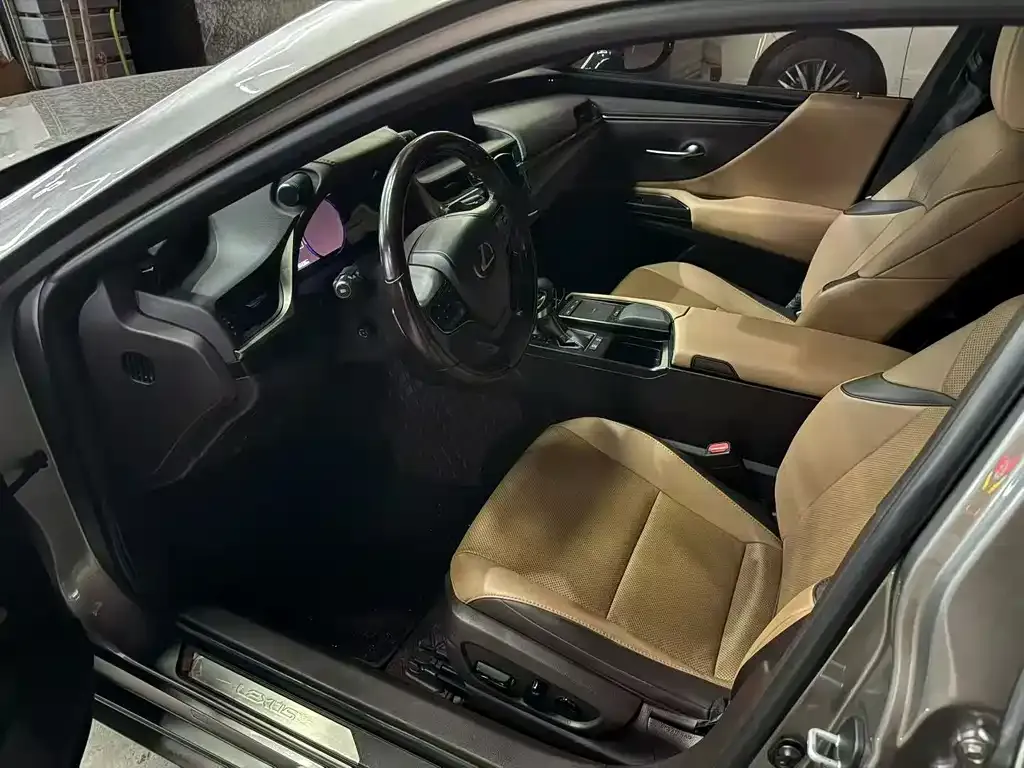 Lexus ES 2021 из CN, фото 2