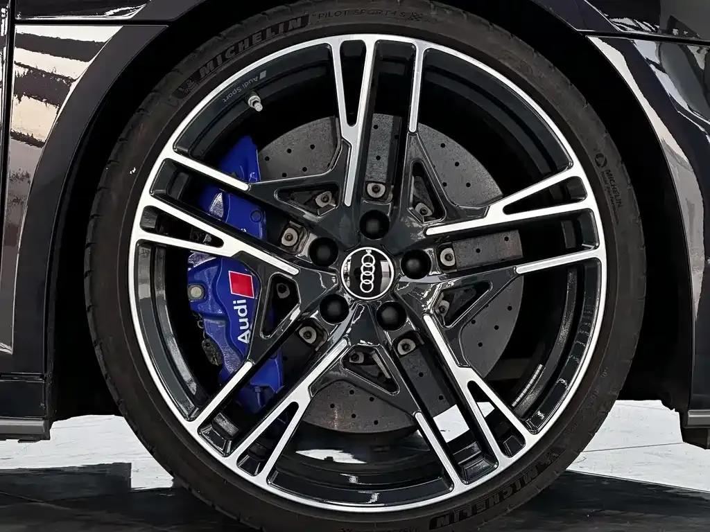 Audi R8 2021 из CN, фото 5