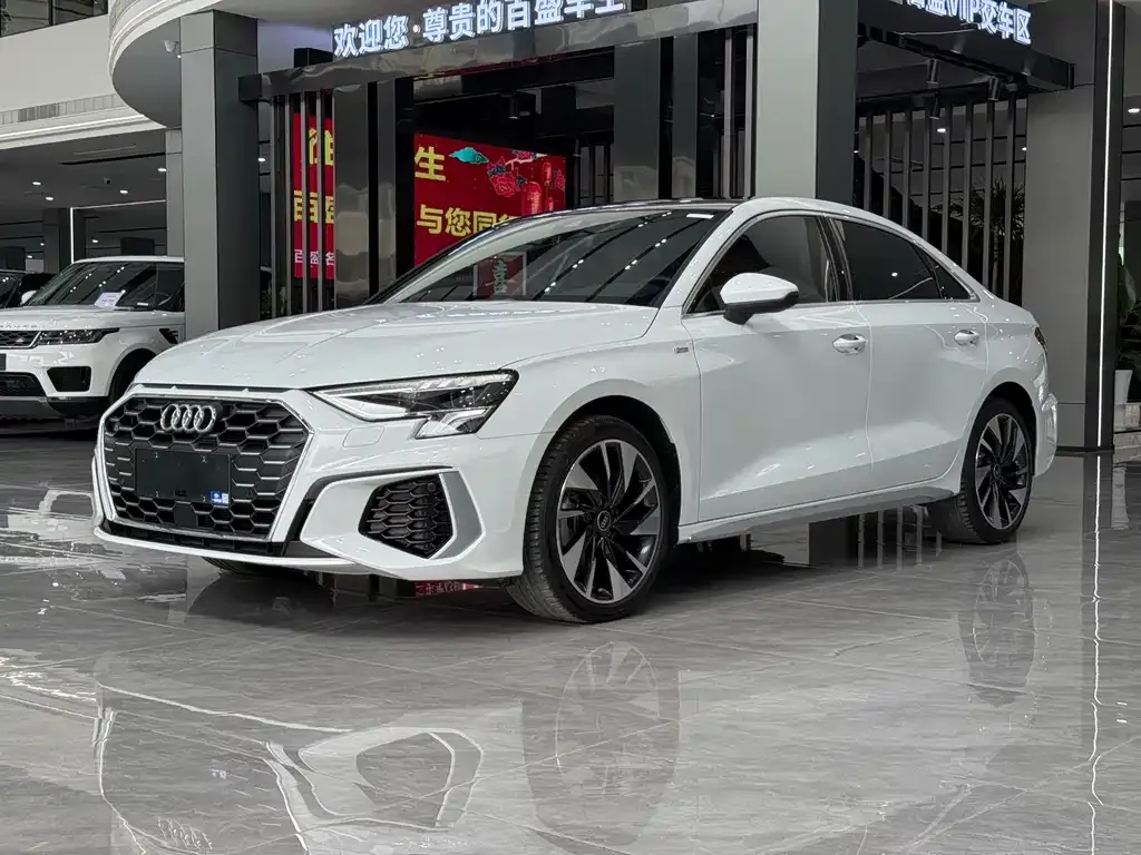 Audi A3 2023 из CN, фото 1