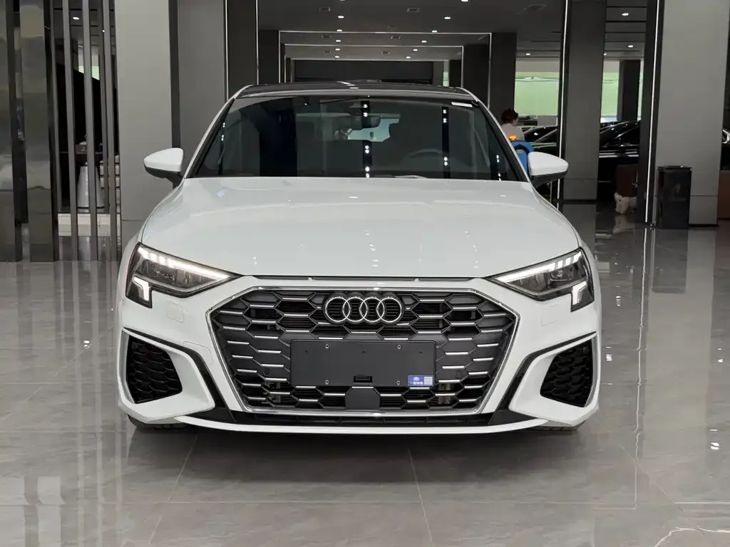 Audi A3 2023 из CN, фото 4
