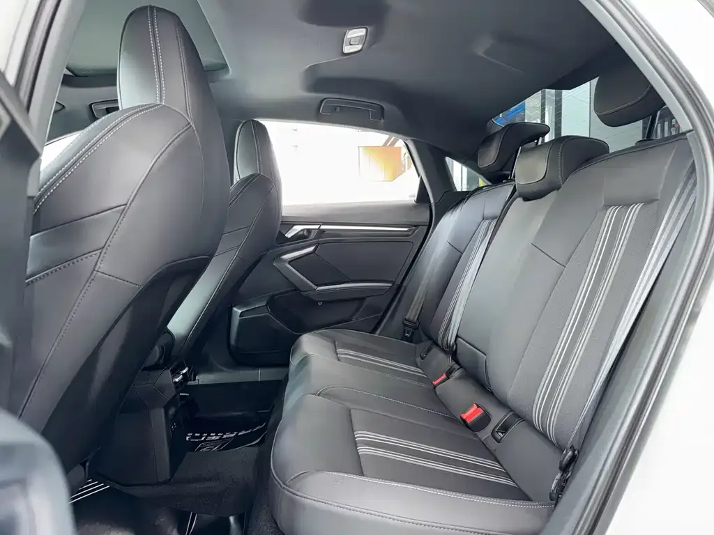 Audi A3 2023 из CN, фото 7