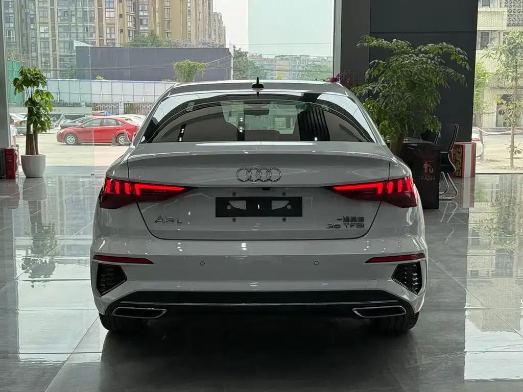 Audi A3 2023 из CN, фото 3