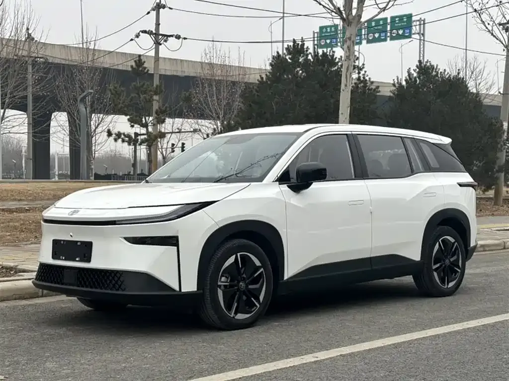 Toyota Platinum 3X 2025 из CN, фото 1