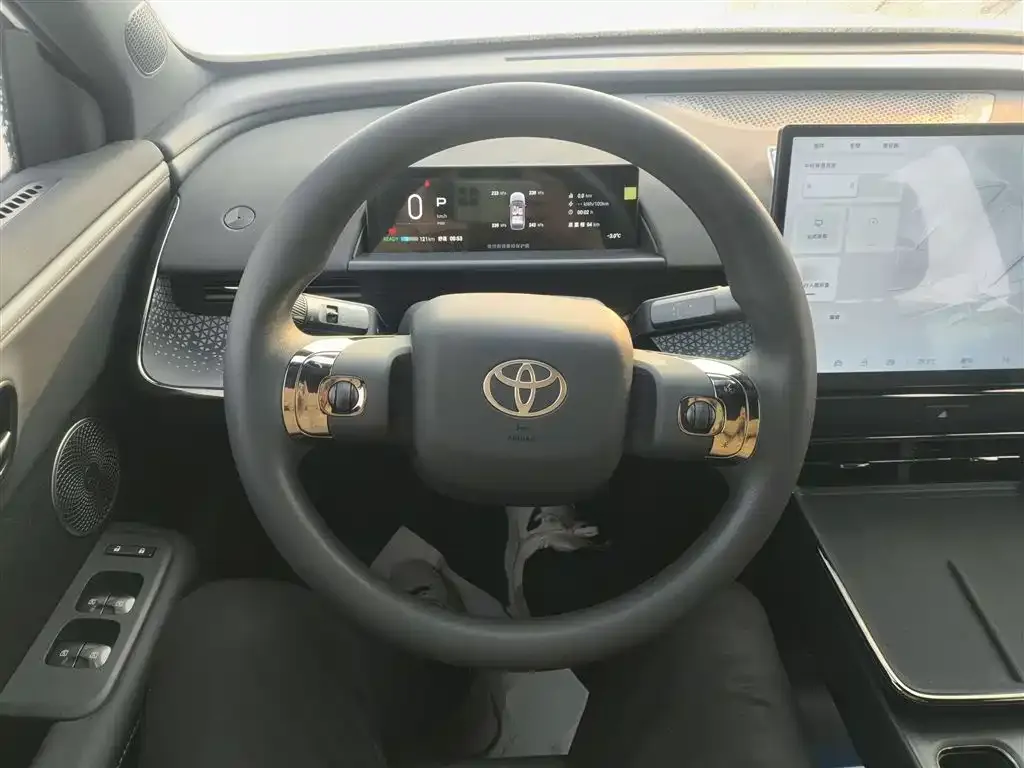Toyota Platinum 3X 2025 из CN, фото 2