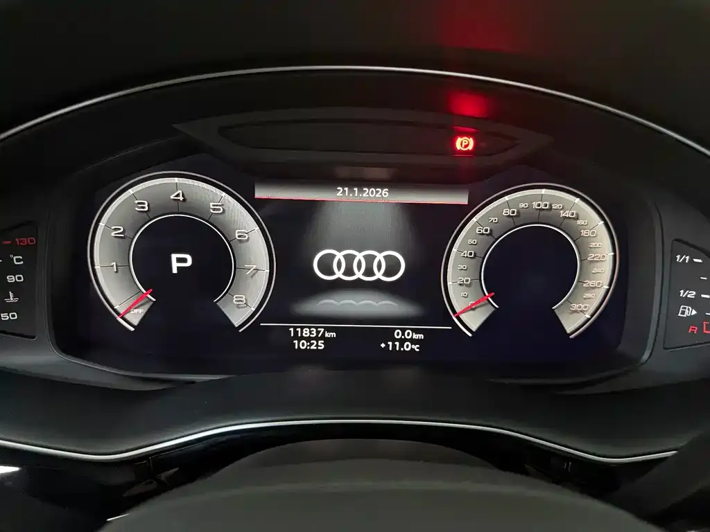 Audi Q7 2024 из CN, фото 2