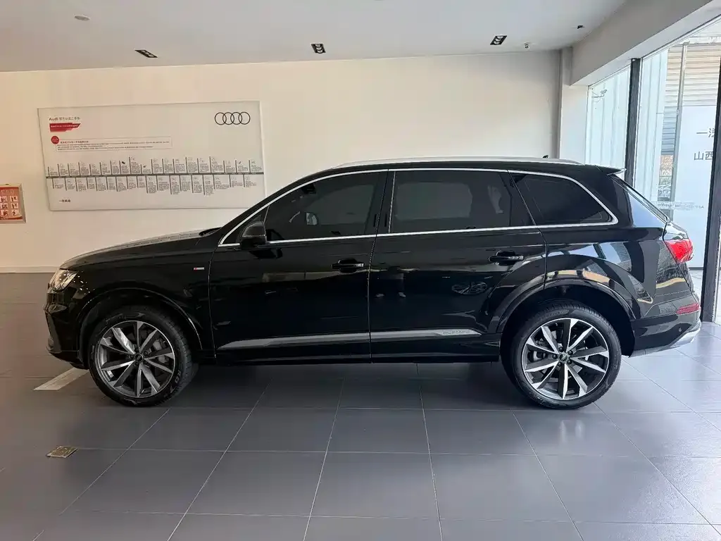Audi Q7 2024 из CN, фото 7