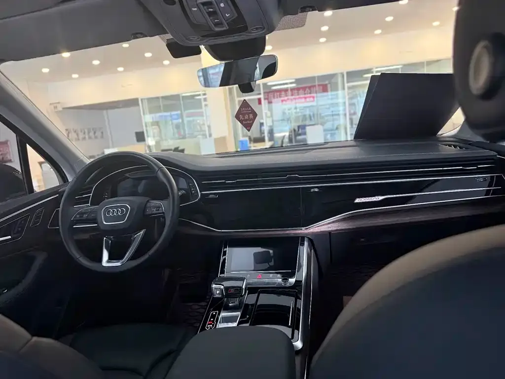 Audi Q7 2024 из CN, фото 5