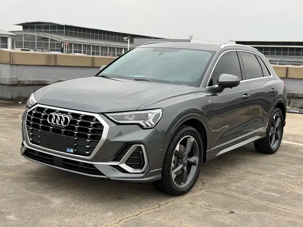 Audi Q3 — фото 1